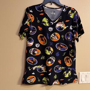 Scrubs Disney Villains Colorful Graphic scrubs size medium. NWT.